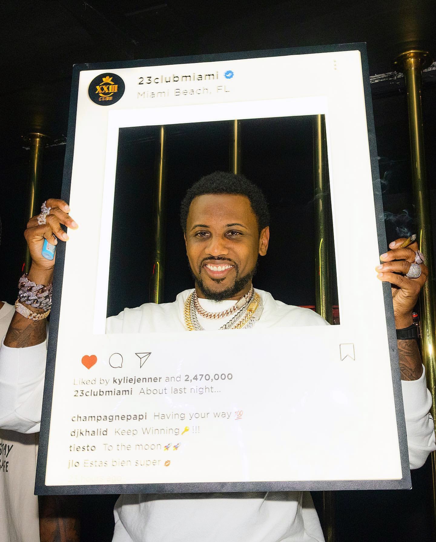 Instagram Nightclub Sign Presenter
